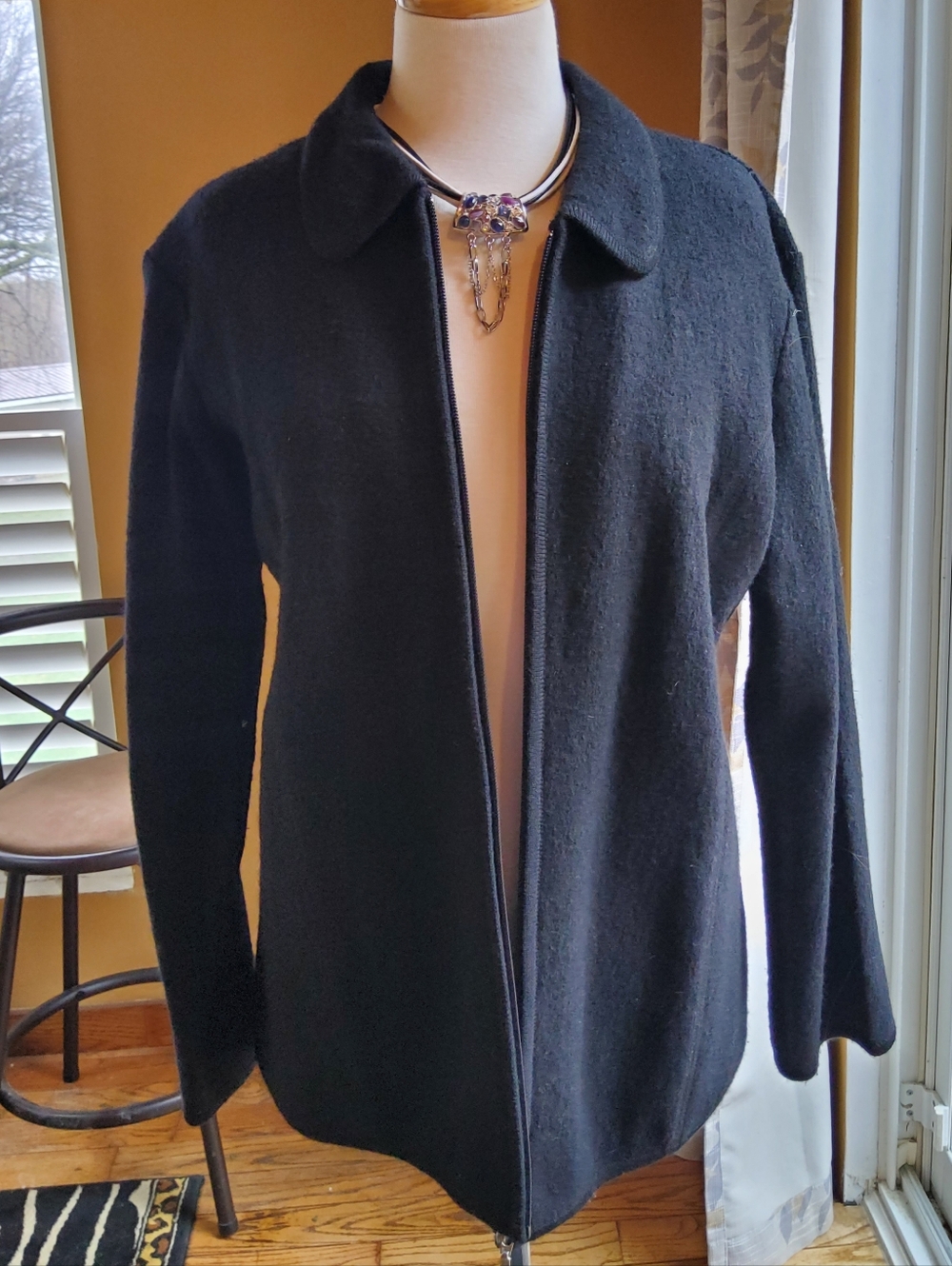 Mantles Sleek Black Zip-Front Collared Sweater/Jacket